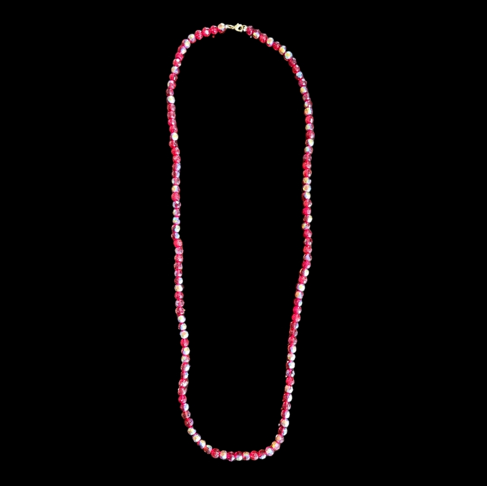 Glass beaded necklace. (A18)